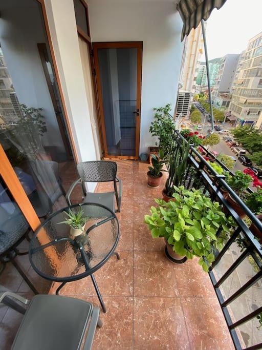 Mimosa'S Apartment With Lovely Balcony Тирана Экстерьер фото