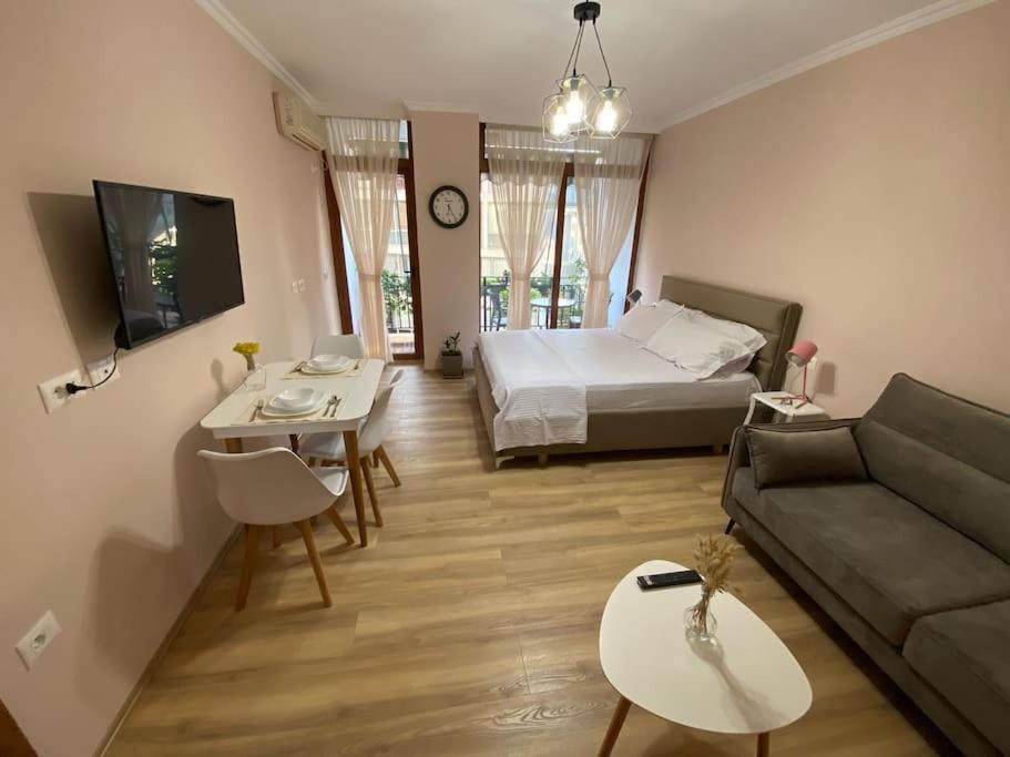 Mimosa'S Apartment With Lovely Balcony Тирана Экстерьер фото